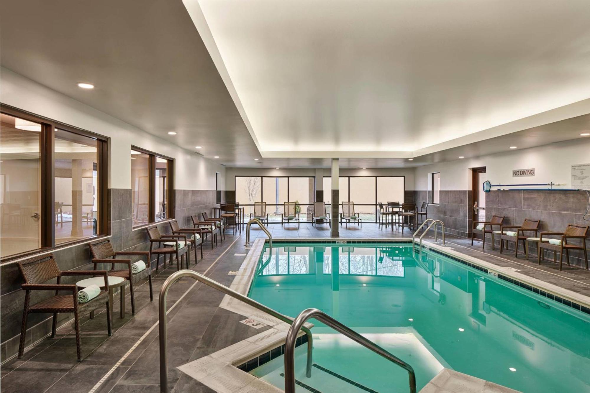 Courtyard Philadelphia/Langhorne Hotel Buitenkant foto