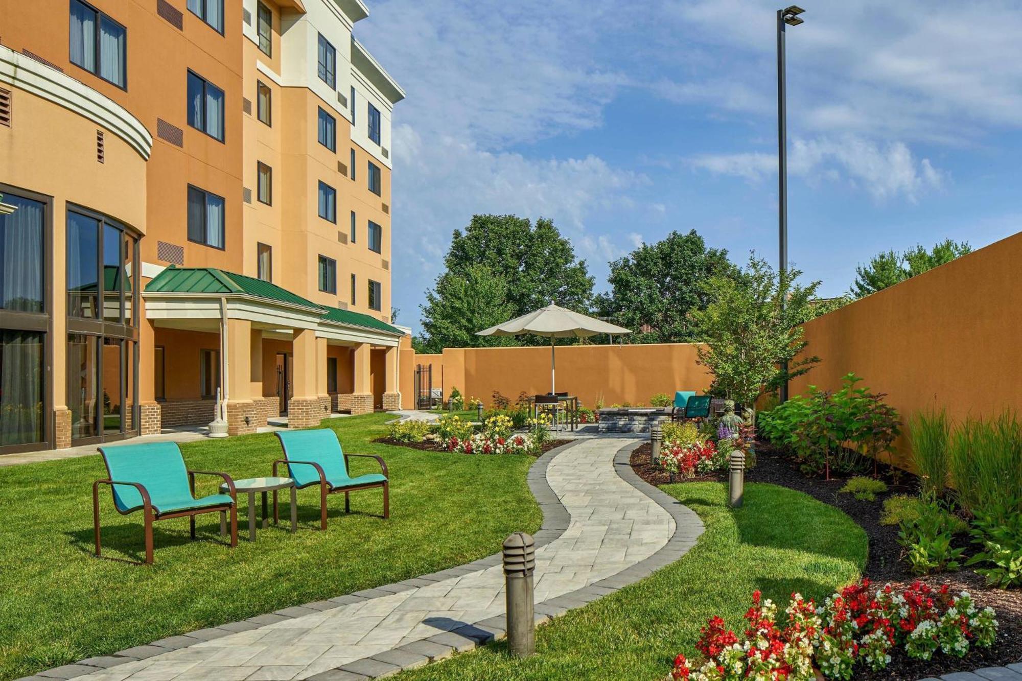 Courtyard Philadelphia/Langhorne Hotel Buitenkant foto