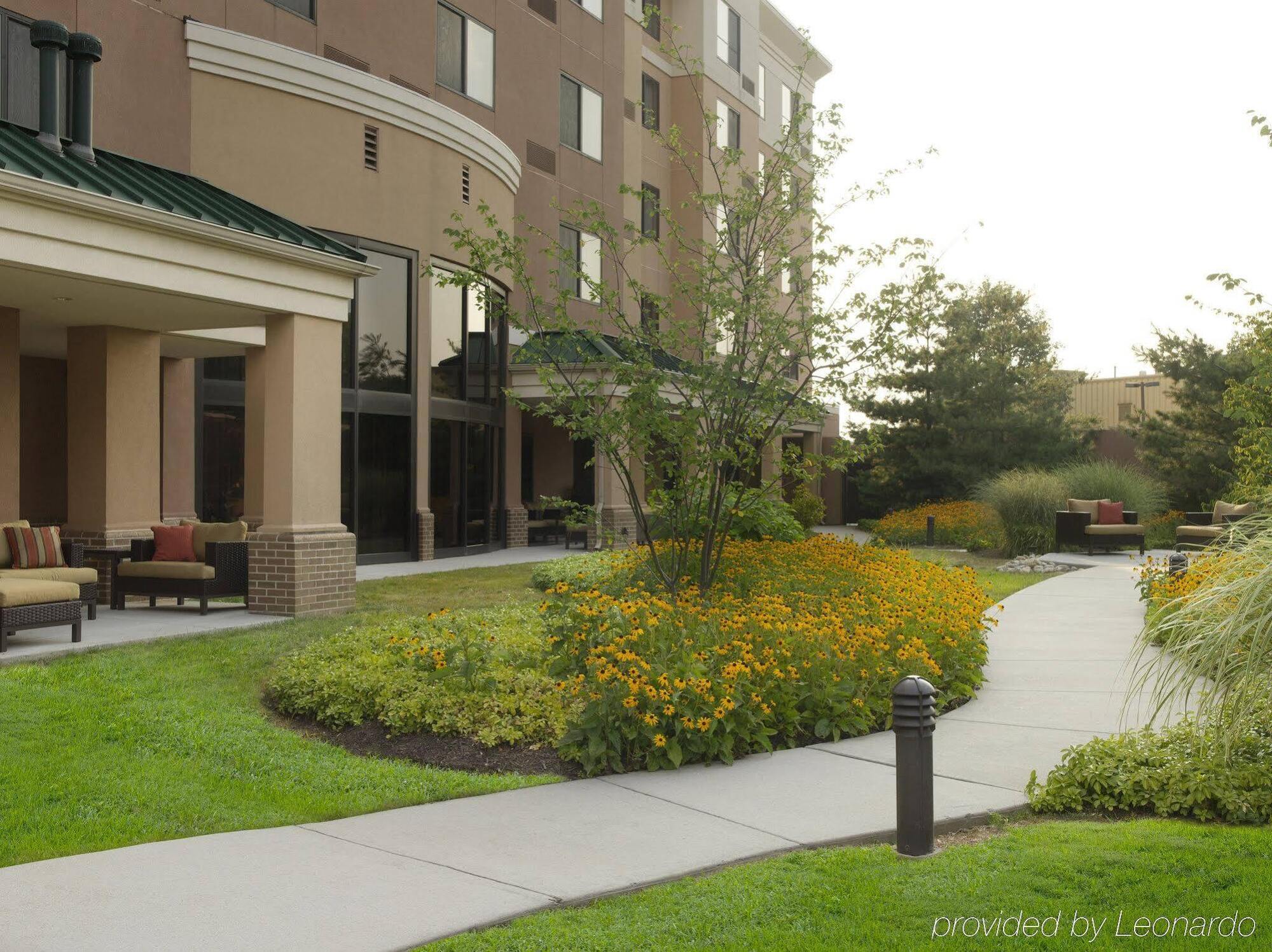 Courtyard Philadelphia/Langhorne Hotel Buitenkant foto